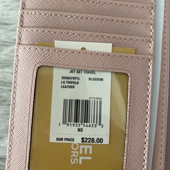 ❌SOLD❌ NWT MICHAEL KORS Trifold Wallet: Blossom - Picture 7 of 8